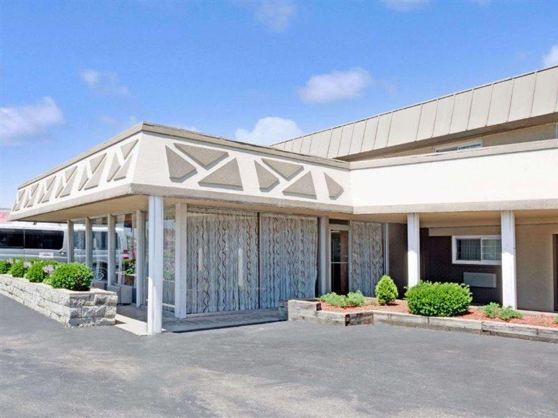 Days Inn By Wyndham Elk Grove Village O'Hare Airport West エクステリア 写真