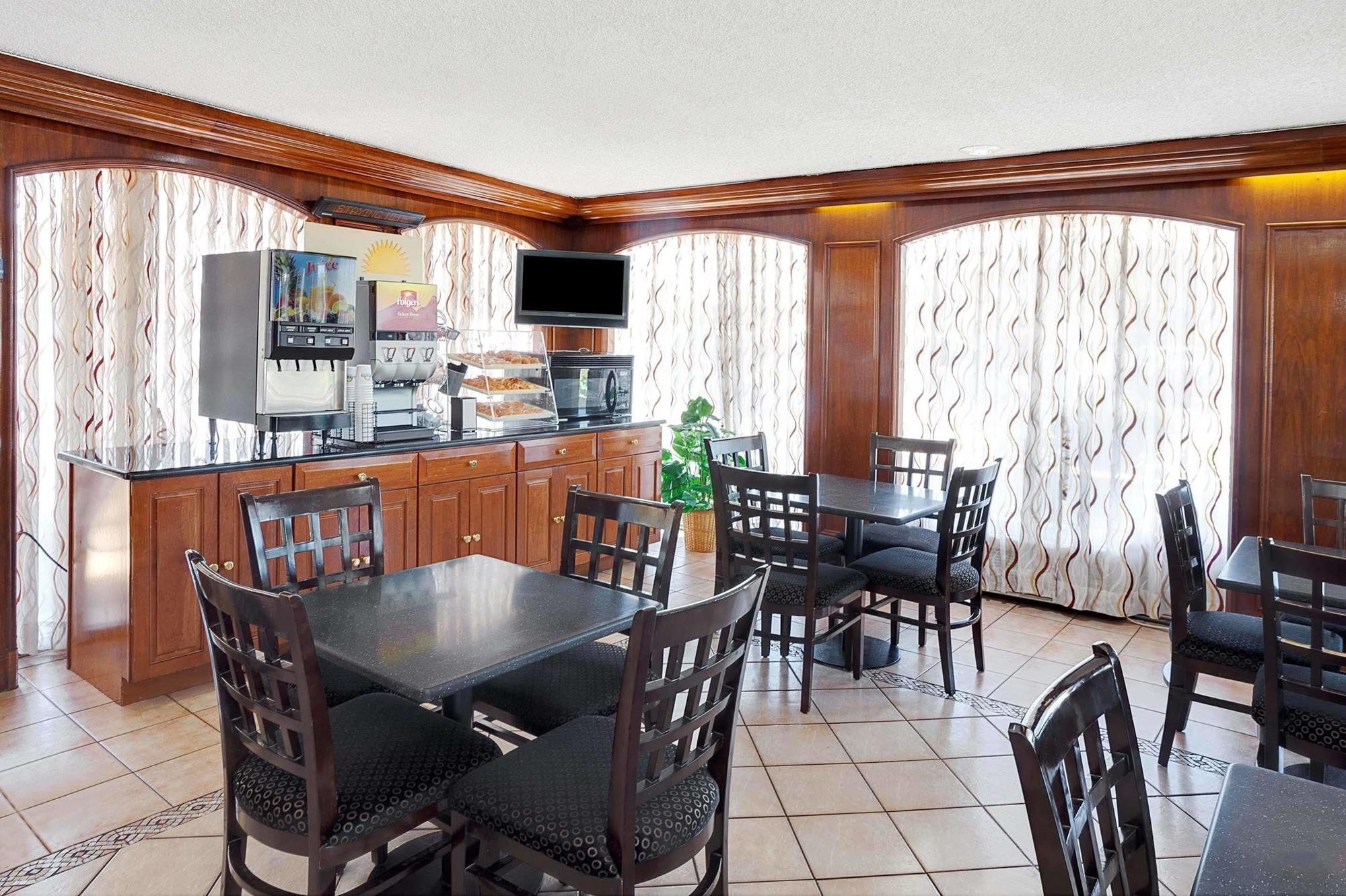Days Inn By Wyndham Elk Grove Village O'Hare Airport West エクステリア 写真